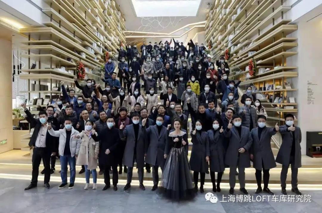 保定全国一百多人在华侨城汉口道6号参观研讨LOFT专利车库技术！